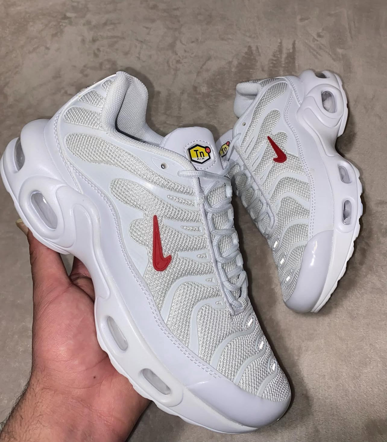 Nike Tn blanca logo rojo