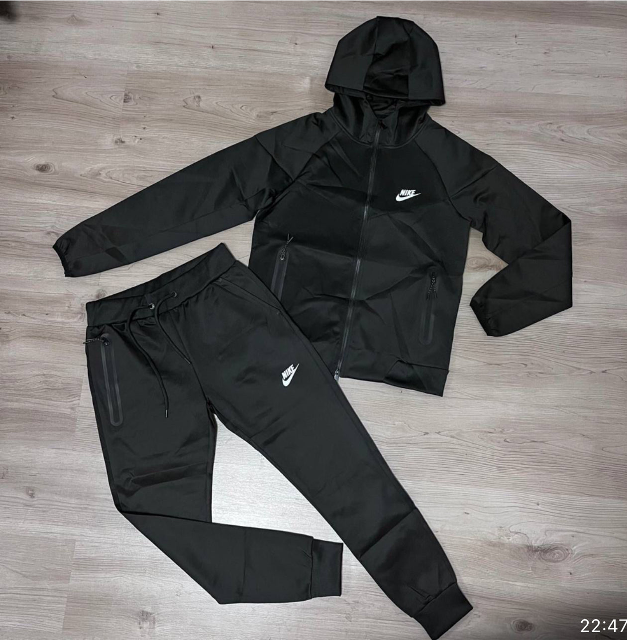 CHÁNDAL NIKE TECH NEGRO