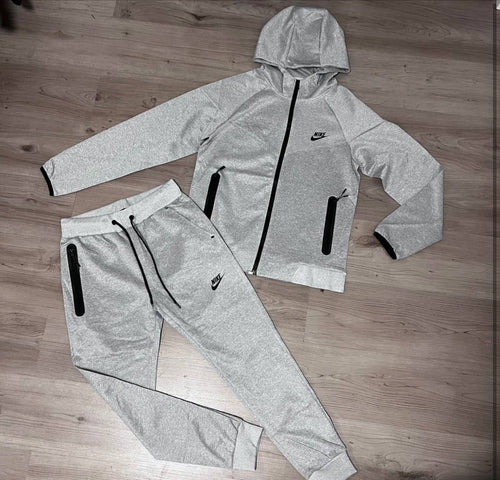 CHÁNDAL NIKE TECH GRIS
