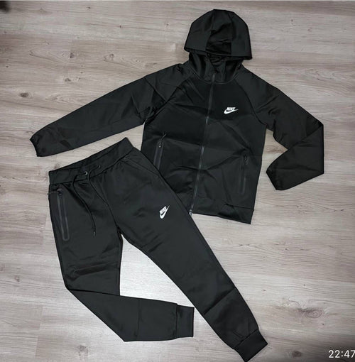 CHÁNDAL NIKE TECH NEGRO