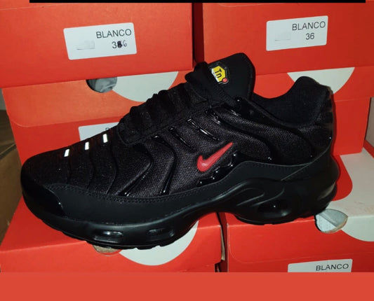 AIR MAX TN NEGRA LOGO ROJO