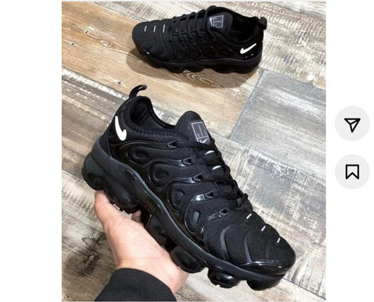 Vapormax plus negra