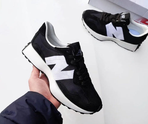 NEW BALANCE 327 NEGRA/BLANCA