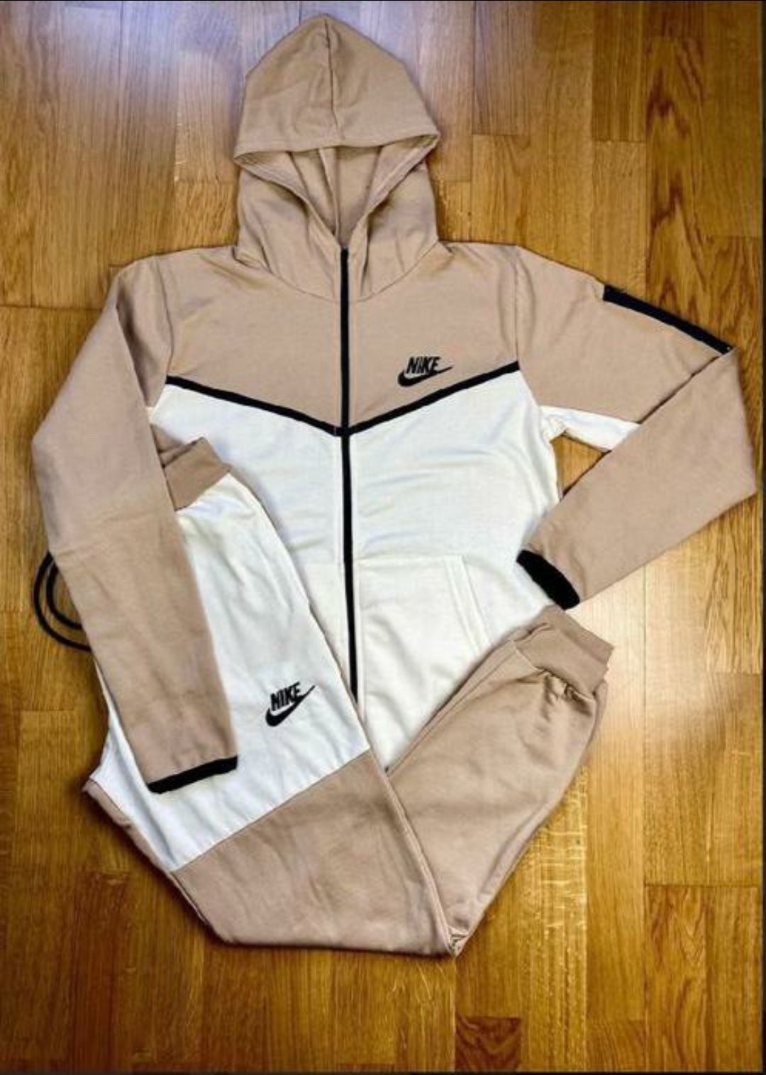 Nike tech marrón blanco
