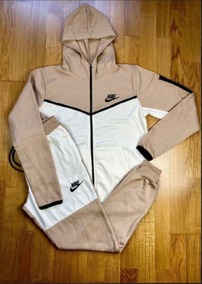 Nike tech marrón blanco